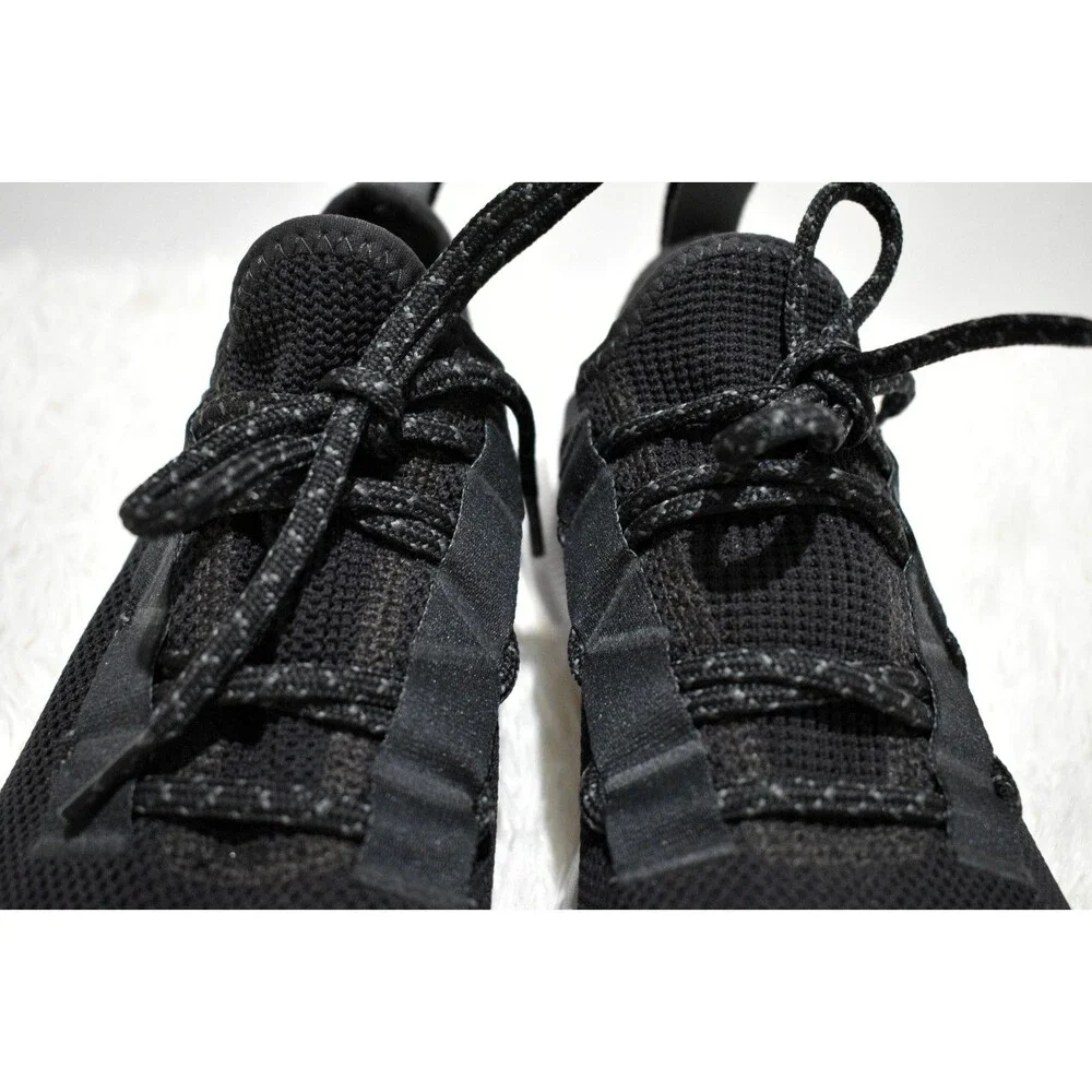 On Cloudeasy Womens Running Athletic Sneaker Black White 76.98441 US 8.5 EU 40